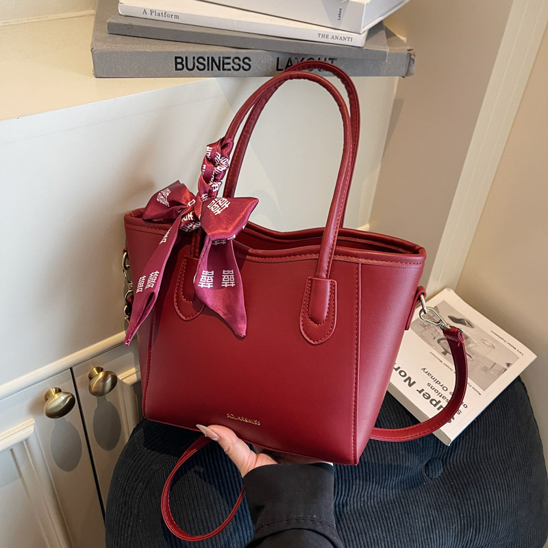 2025 Summer New Women's Large Capacity Handheld Shoulder Bag Exquisite Simple Multi functional Outdoor Commuter Crossbody Bag Fashion Phone Bag