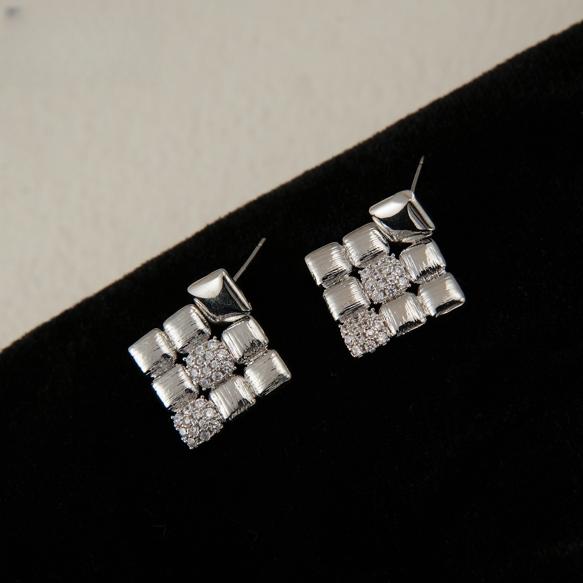 Gold earrings Elegant and minimalist earrings with diamond shaped square weaving and advanced geometric Designer earrings for women free shipping