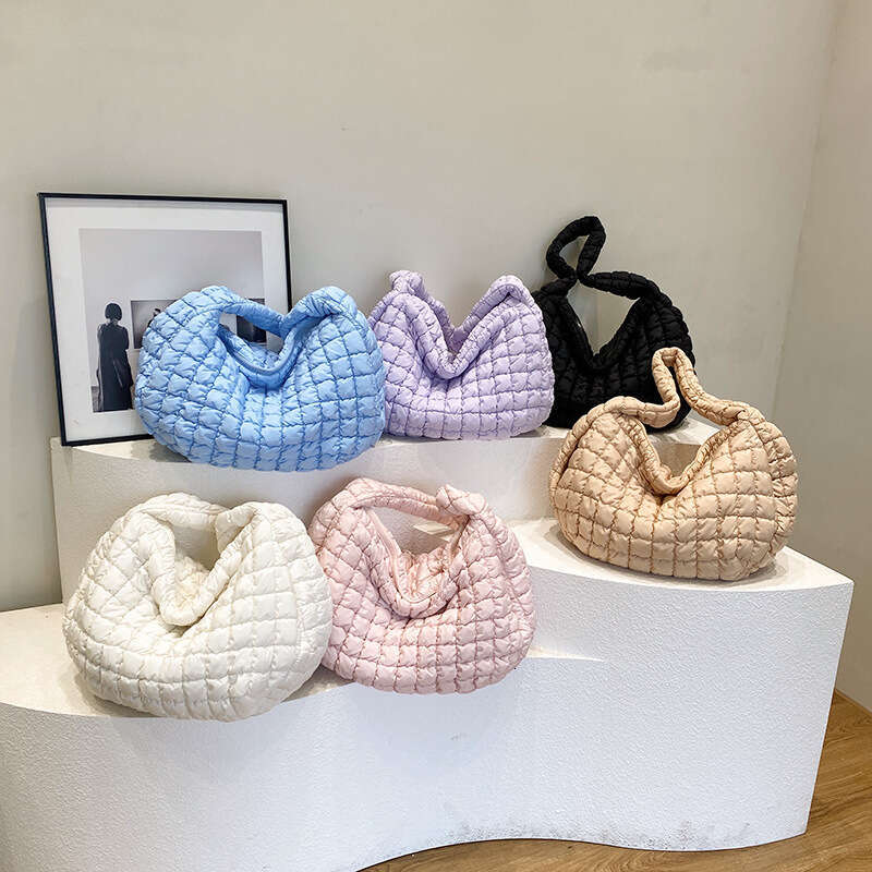 2023 Autumn Winter New Cloud Large Capacity Shoulder Pleated Puff Lightweight Quilted Crossbody Commuter Tote Bag
