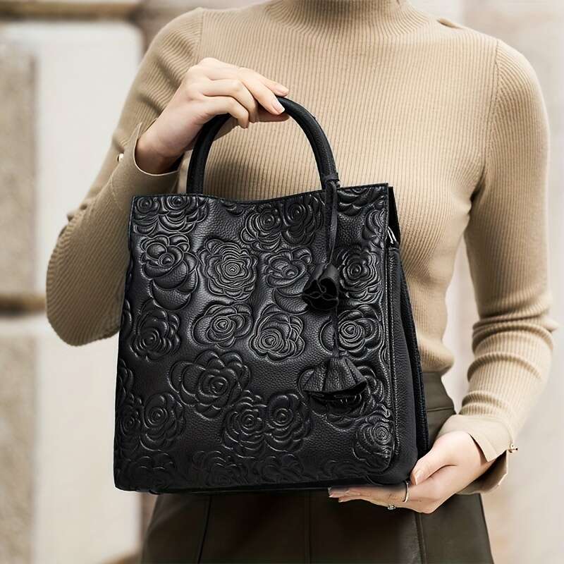 An Elegant Zippered Handbag, Stylish Wo, A Casual Floral-Patterned Handbag For Work.