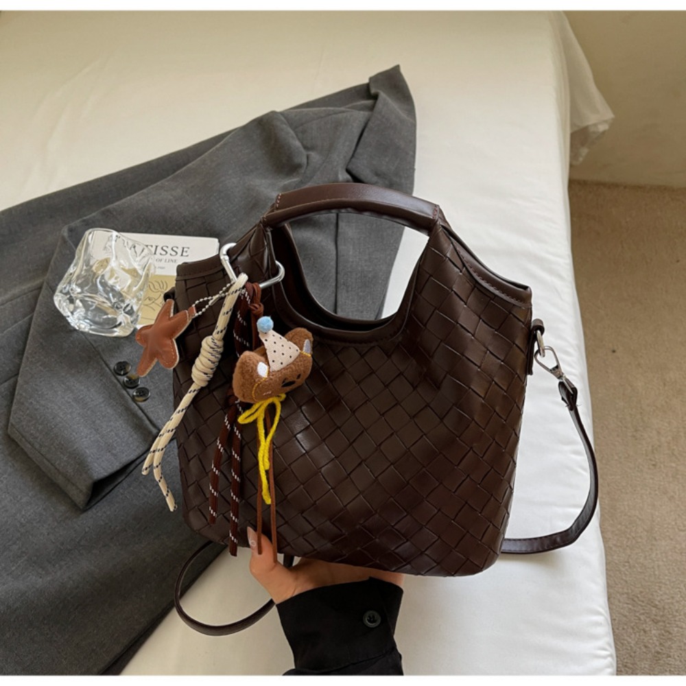 Chic Designer Style Oversized Knitted Purse For Her: Versatile Shoulders/Handheld Bag
