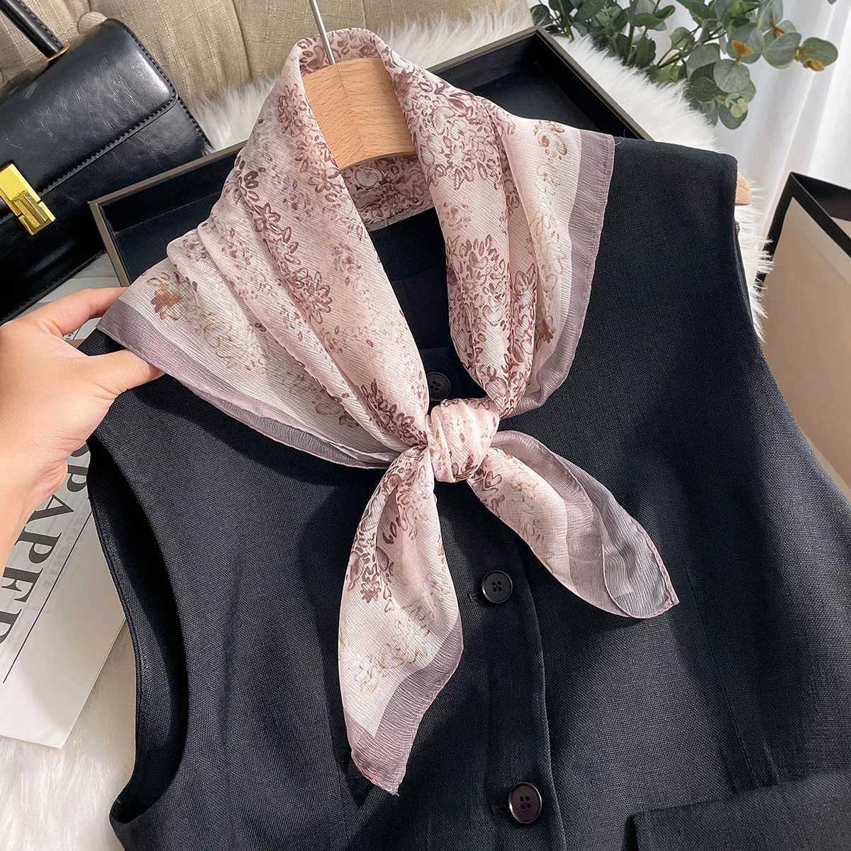 1pc ral Print Bandana Neckerchief Temperament Square Scarf Wen SpringSummer Soft Satin Scarf Hijab For Travel Beach Y251024