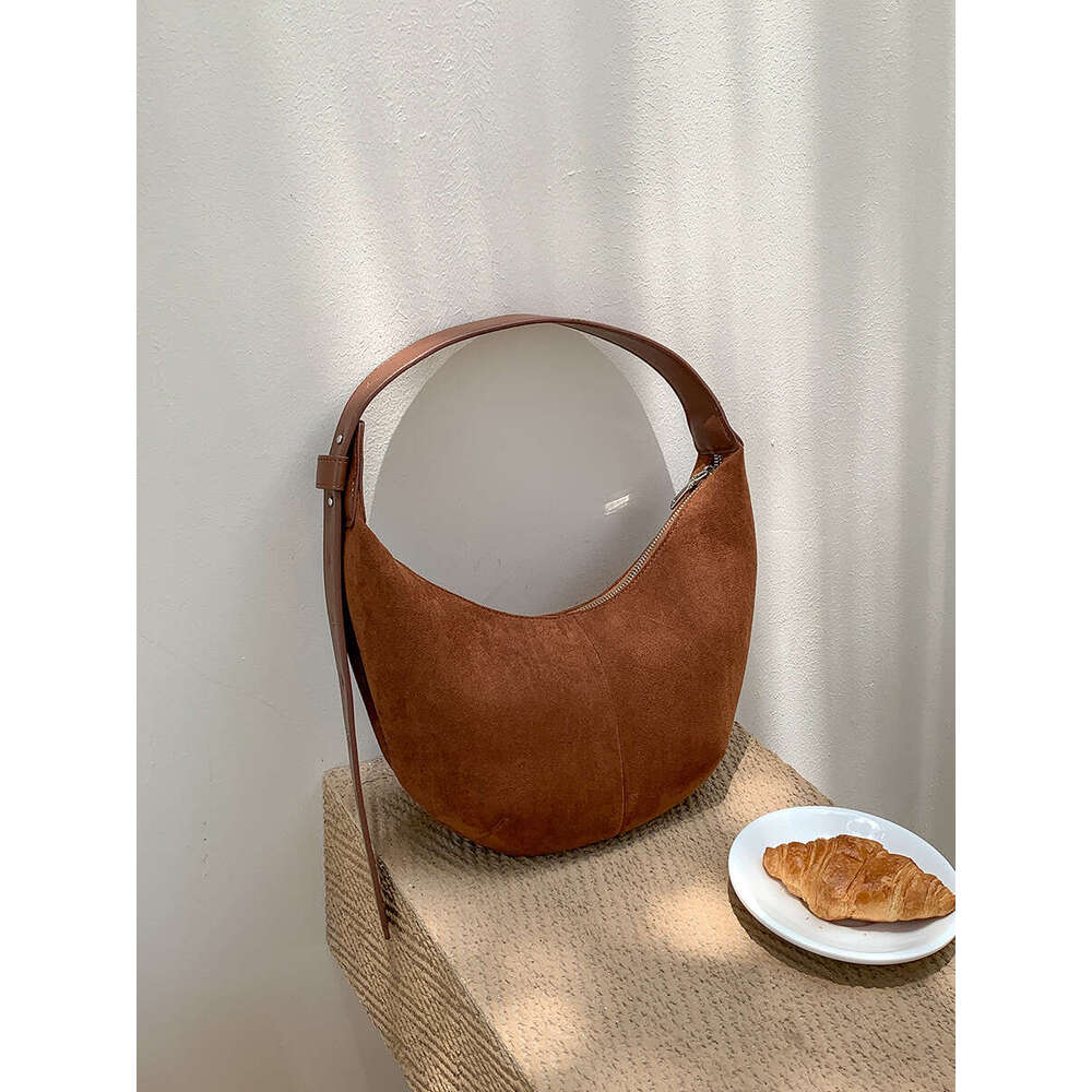 Suede Autumn Style Women's Japanese And Korean Niche Handheld Dumpling Plush Fashion Simple New Single Shoulder Bag For Women B5