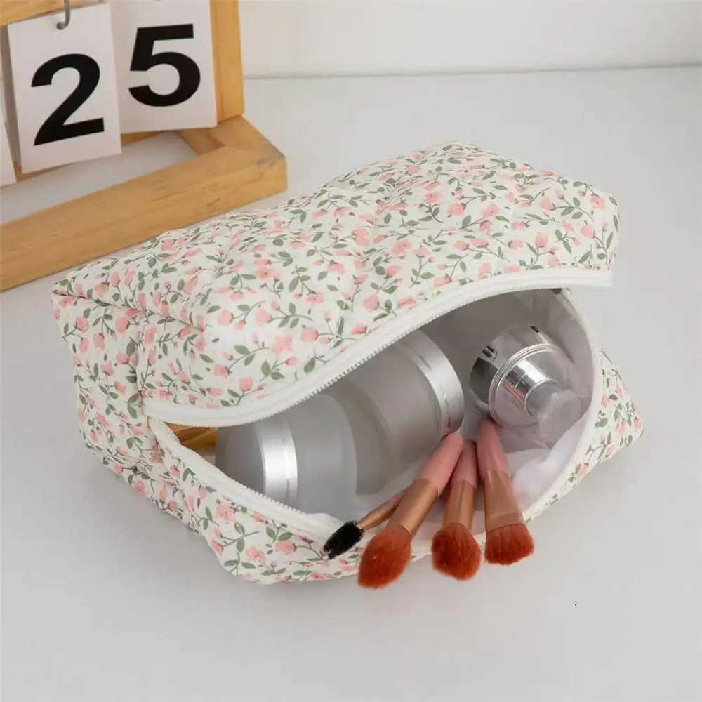 Cute Pink Floral Quilted Makeup Bag MultiPurpose Portable Travel Zipper Bag Compact Coin Storage Cosmetic Storage PouchT251024