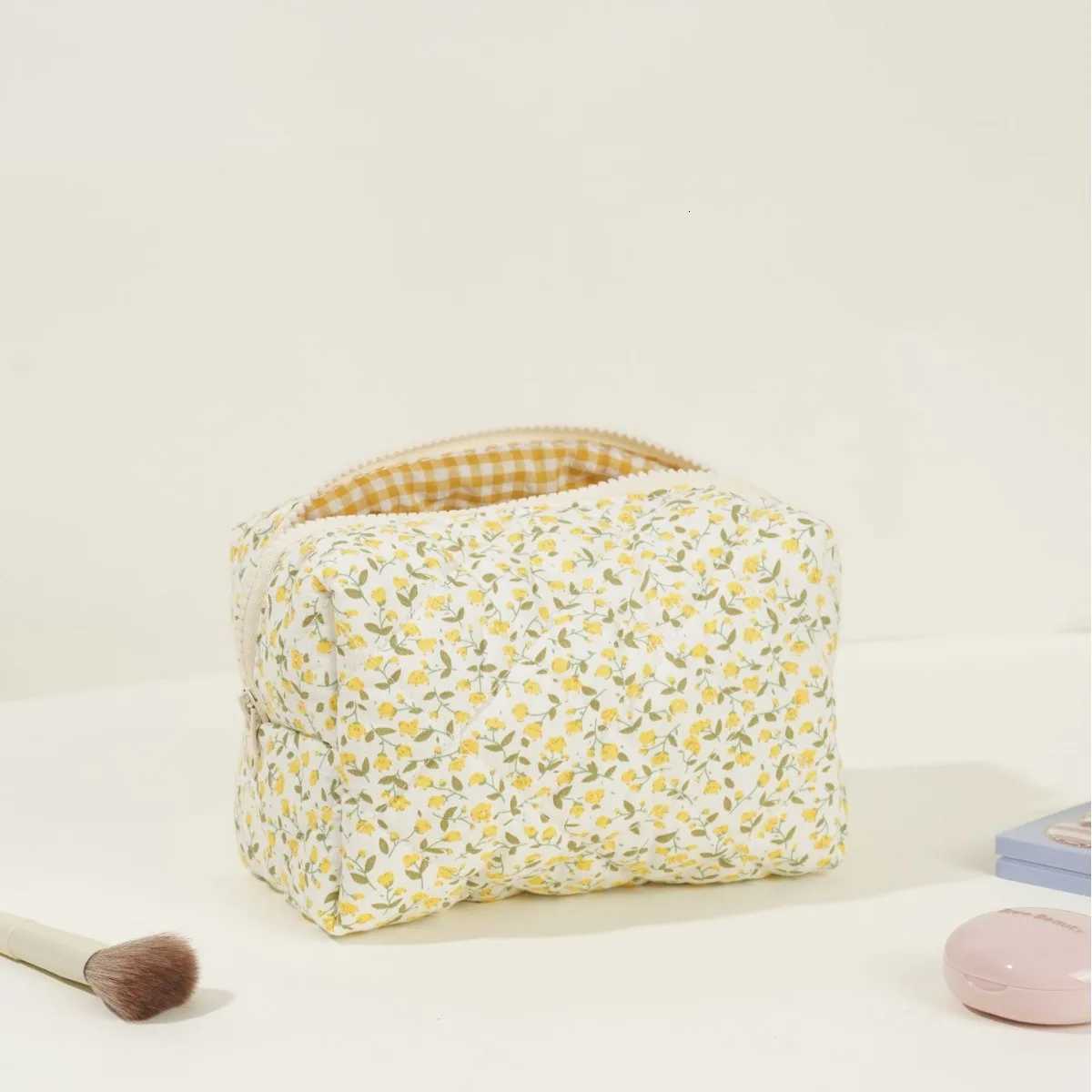 largecapacity cotton floral quilted makeup toiletry storage bagT251024