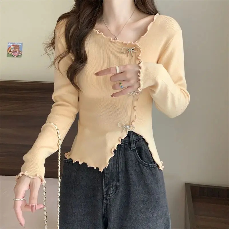 Koreanstyle Black Ear Top for Women Autumn Irregular Short Knitted Base Sweater Winter 251020