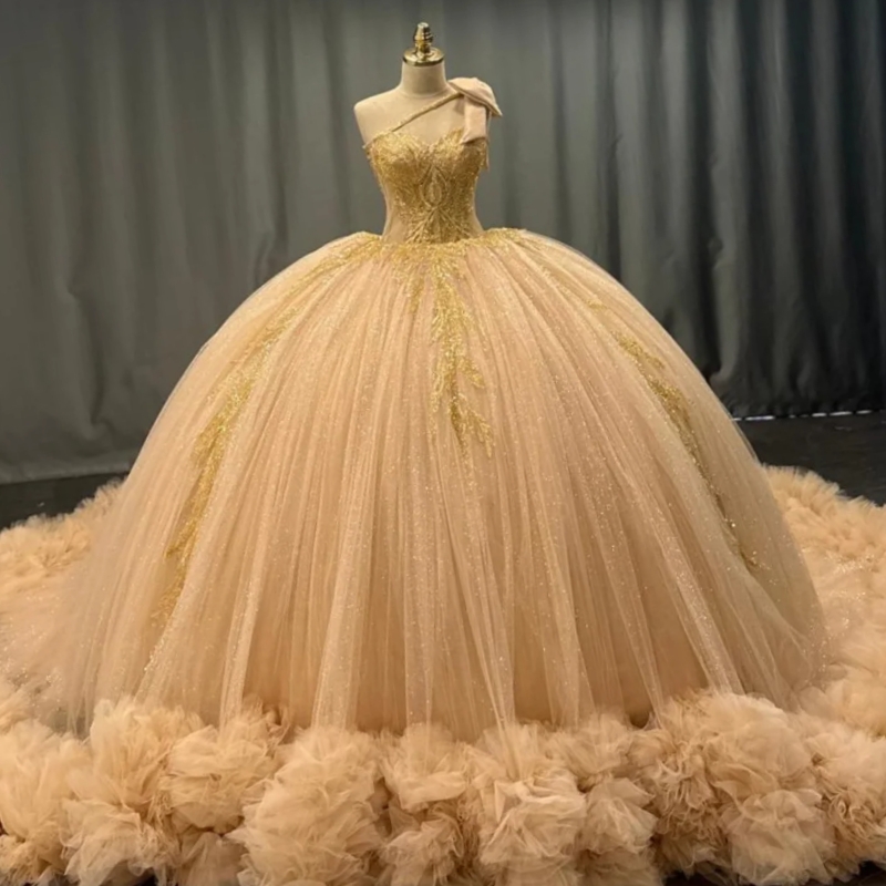 Champagne Shiny Quinceanera Dresses Ball Gown Off The Shoulder Gold Applique Beading Crystal Corset Tiered Tull Party Birthday Sweet 16 Dress Vestidos