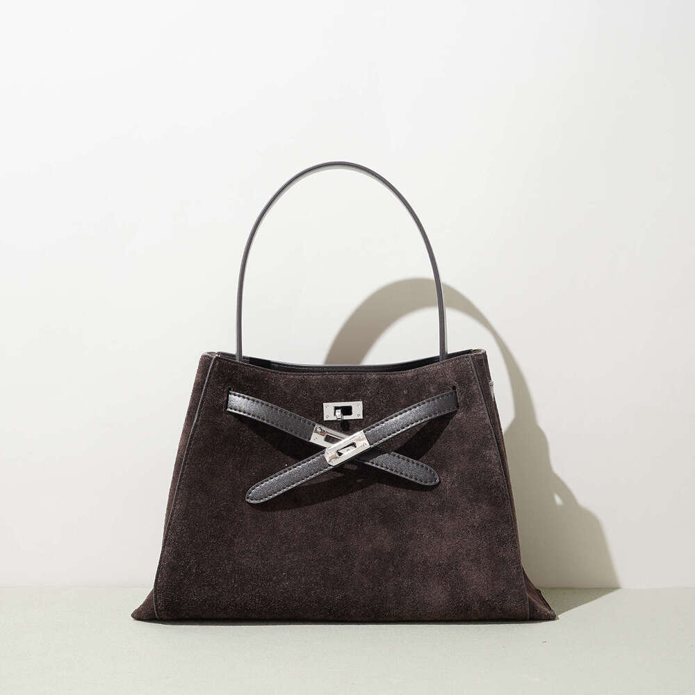 Luxury bag Autumn Niche Design Tote Light Large Capacity Simple Crossbody Handheld Versatile Fashion Shoulder Bag