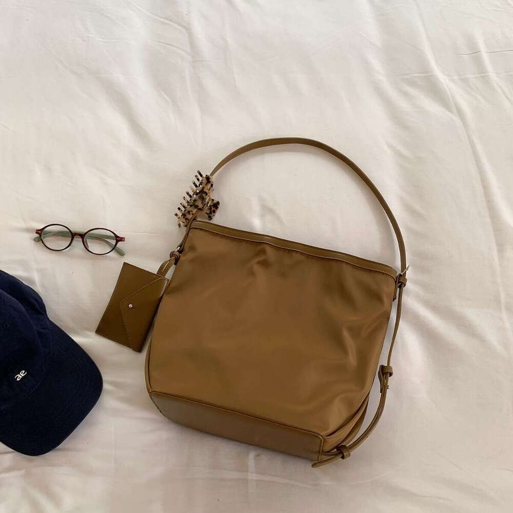Korean Style New Women's Single Shoulder Casual Nylon Commuter For Work Large Capacity Fashionable Lazy Tote Bag B5