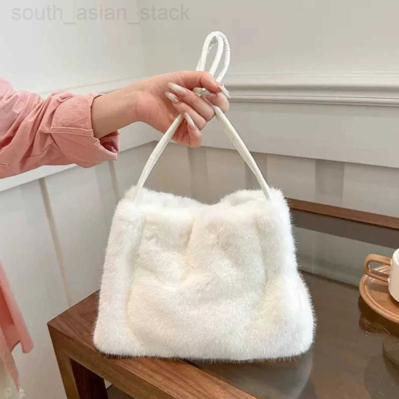 Women Fluffy Shoulder Bag Tophandle Bag New Fashion Female Autumn Winter Handbag Soft Plush Versatile Shopping Tote Z251024