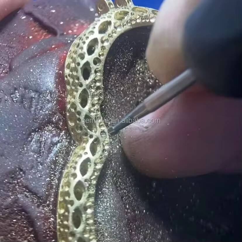 Trendy mens 18K gold ring set with IGIcertified labgrown diamonds round cut suitable for everyday luxury wear