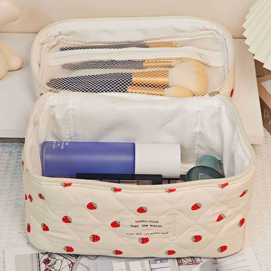 strawberry Makeup Bag Womens Cosmetic Bags Fashion Portable Cute Cosmetic Travel Storage Pouch Handbag Cotton Quilted Zipper PuT251024