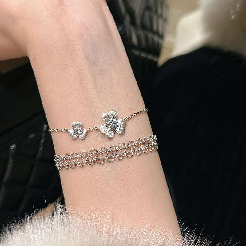 Brushed Clover Bracelet 2025 New Micro Pave Sparkling Dia Small Gold Flower Jewelry