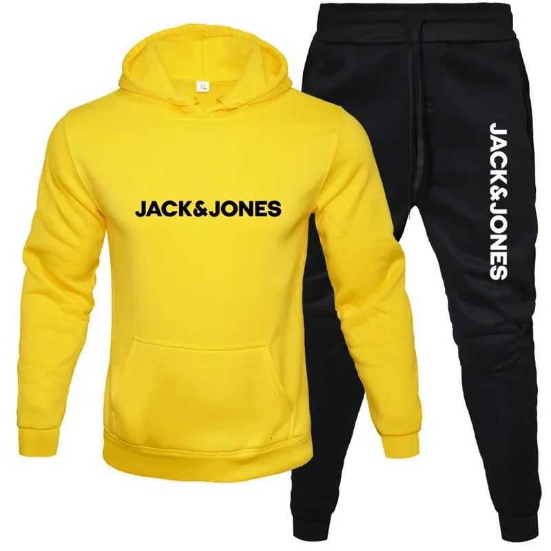 2025 AutumnWinter LetterPrinted Mens and Womens Sports Sweatshirt Set for Outdoor Exercise Fashionable and Trendy ClothingT251024