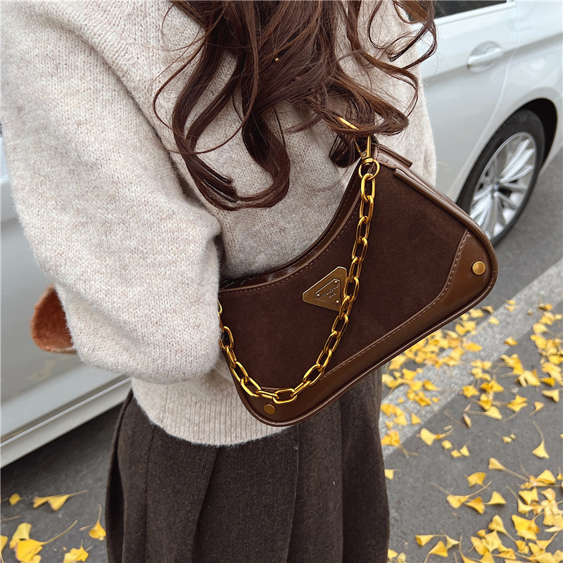 Designer 2025 new retro versatile soft tote casual and fashionable cross body bag for women black red brown