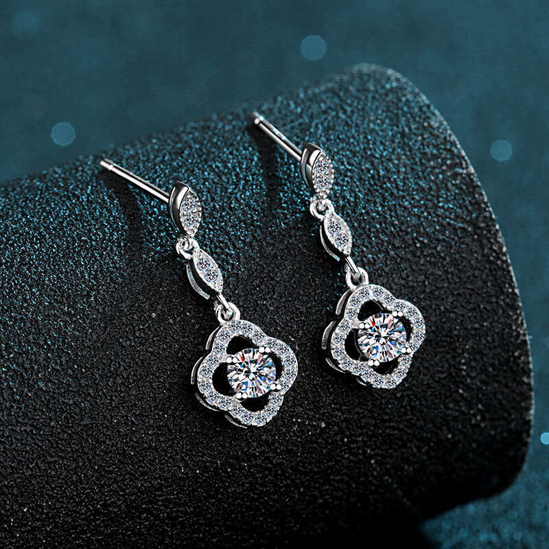 DHCollections-- 2020 New Model S Pure Sier 60 Points Moissanite Earrings Four-Leaf Clover Ear Pendant Versatile Style for School Girls