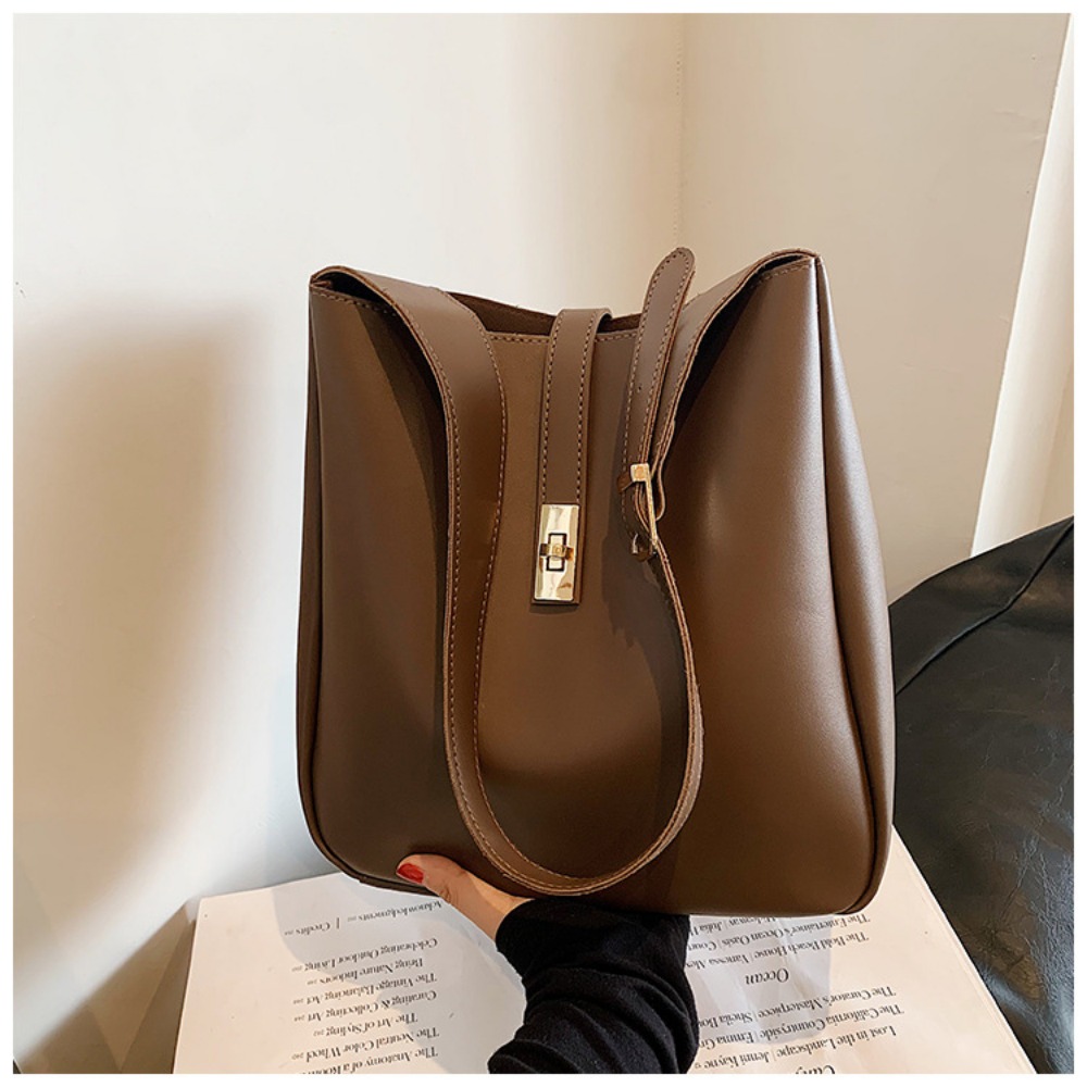 Retro Style Womens Leather Shoulder Bag - Luxury Designer Handbag for Winter