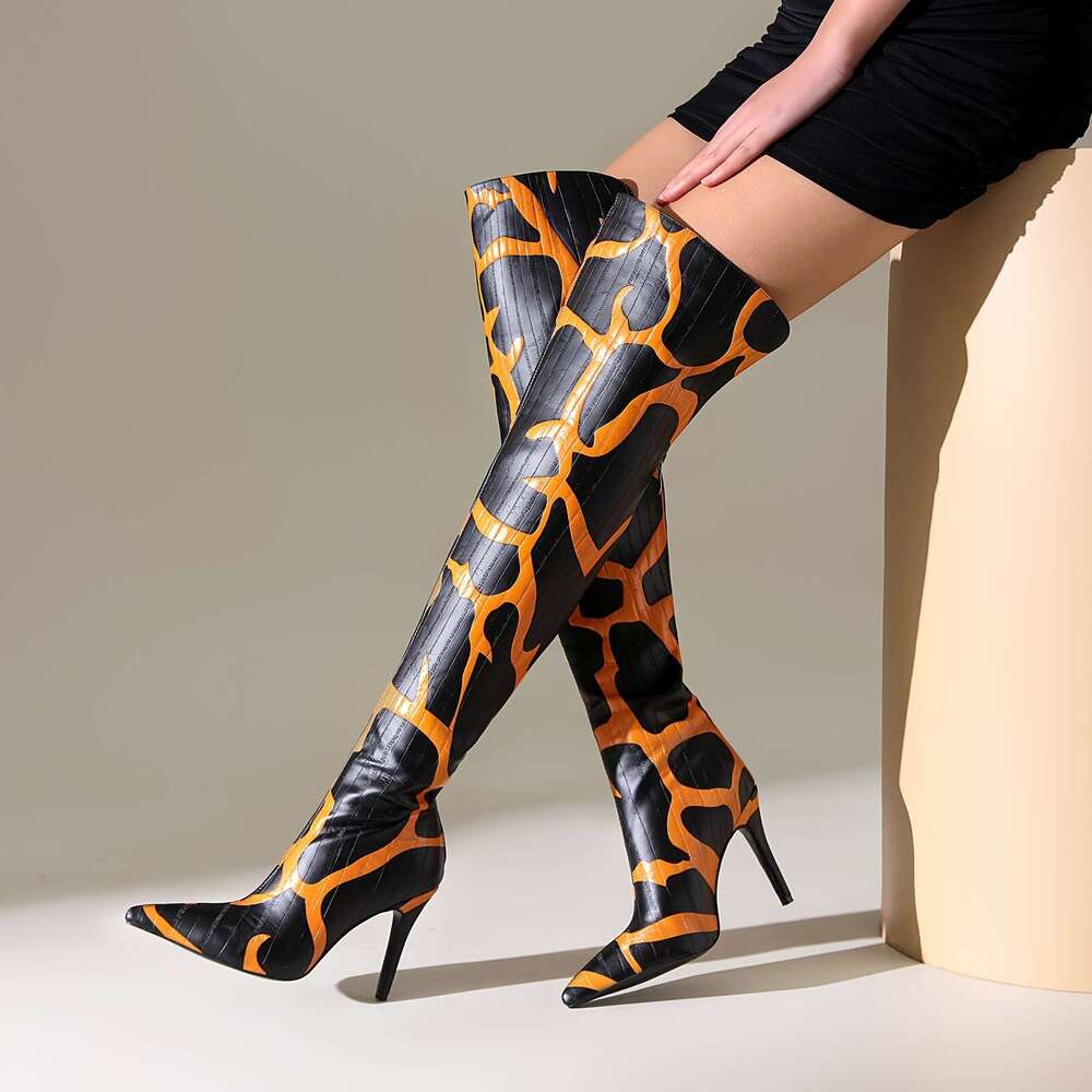 Winter Giraffe Patterned High-Heeled Women's Knee High Shoes