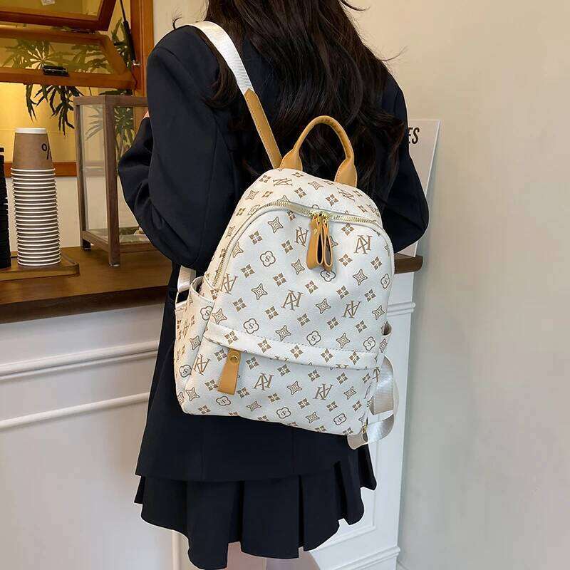 Designer bag Fashionable Ladies Handbag In Leather, Crossbody Bag And Shoulder Bag, Elegant Design By Famous Designer Brand