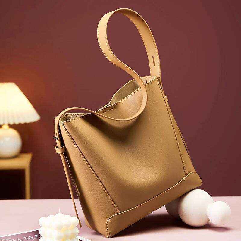 Fashionable New Women's Crossbody Versatile Leather Solid Color Single Shoulder Large Capacity Commuting Bucket Bag