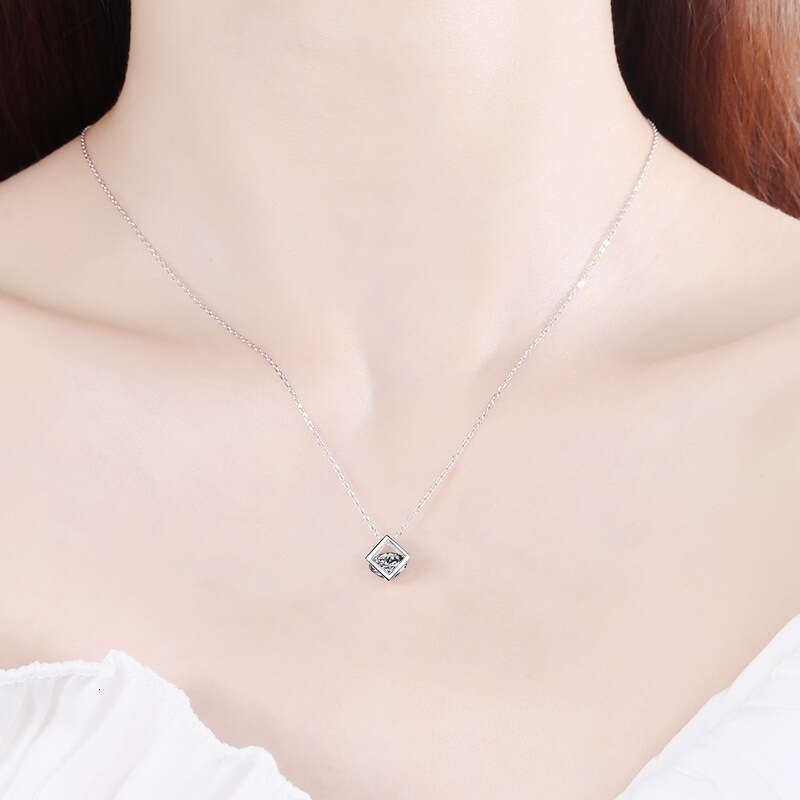 DHCollections-- Moissanite S Sier PT950 Gold Necklace Square Pendant Live Streaming Hot Sale