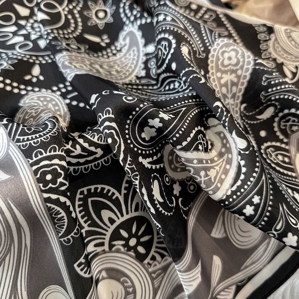 2025 New Fashion 70X70cm Wens Scarf Silk Paisley Print Scarf Square Shl Decorative band Neck Luxury Design Bandana Y251024