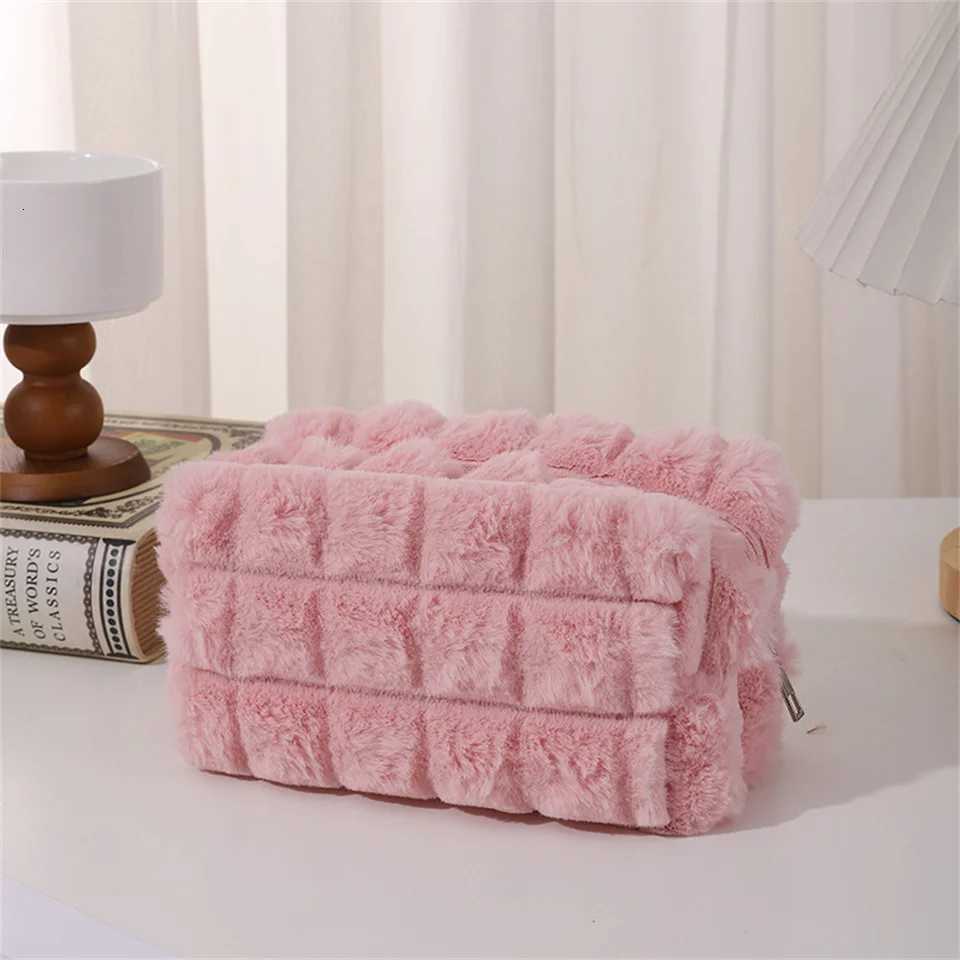 Women Plush Makeup Bag Travel Cosmetic Lipstick Brush Storage Bag Zipper Large Solid Color Toiletry Bag Make Up Washing PouchT251024