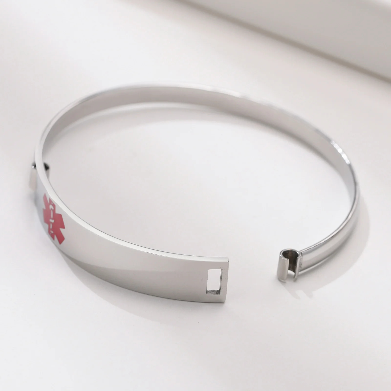 Free Engrave Stainless Steel Alert Cuff Bangle Bracelet for Womenpersonalized Custom Emergency ID Bracelets 251014