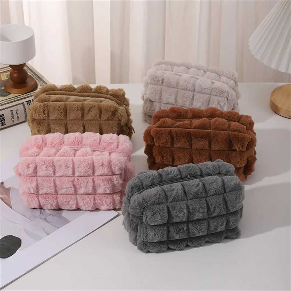 Women Plush Makeup Bag Travel Cosmetic Lipstick Brush Storage Bag Zipper Large Solid Color Toiletry Bag Make Up Washing PouchT251024