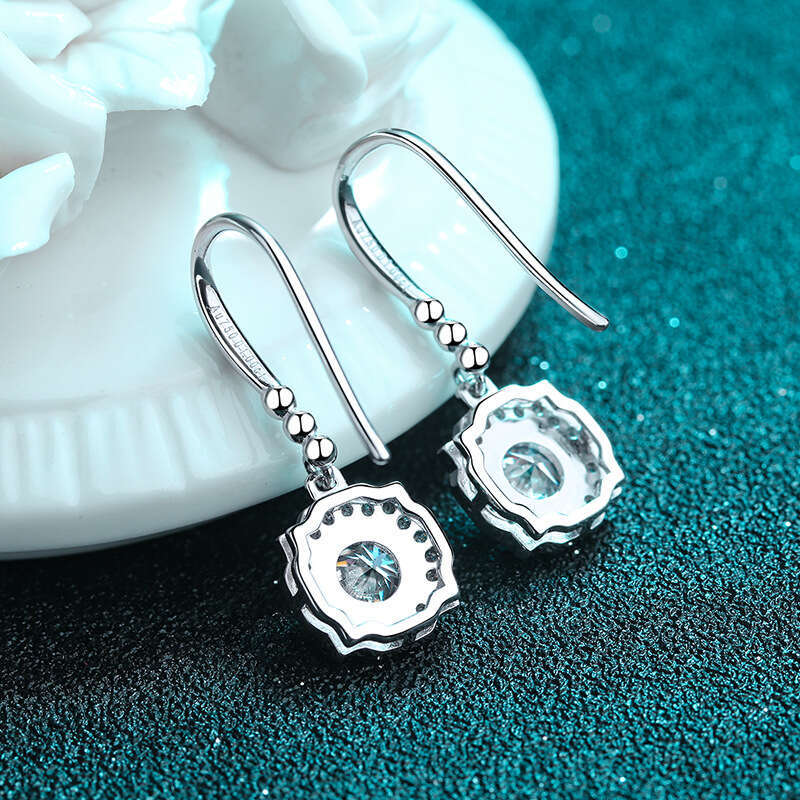 DHCollections-- Sterling Sier Korean Style Earrings Plated PT950 Four-Prong Moissanite Hooks Ear Studs Straight