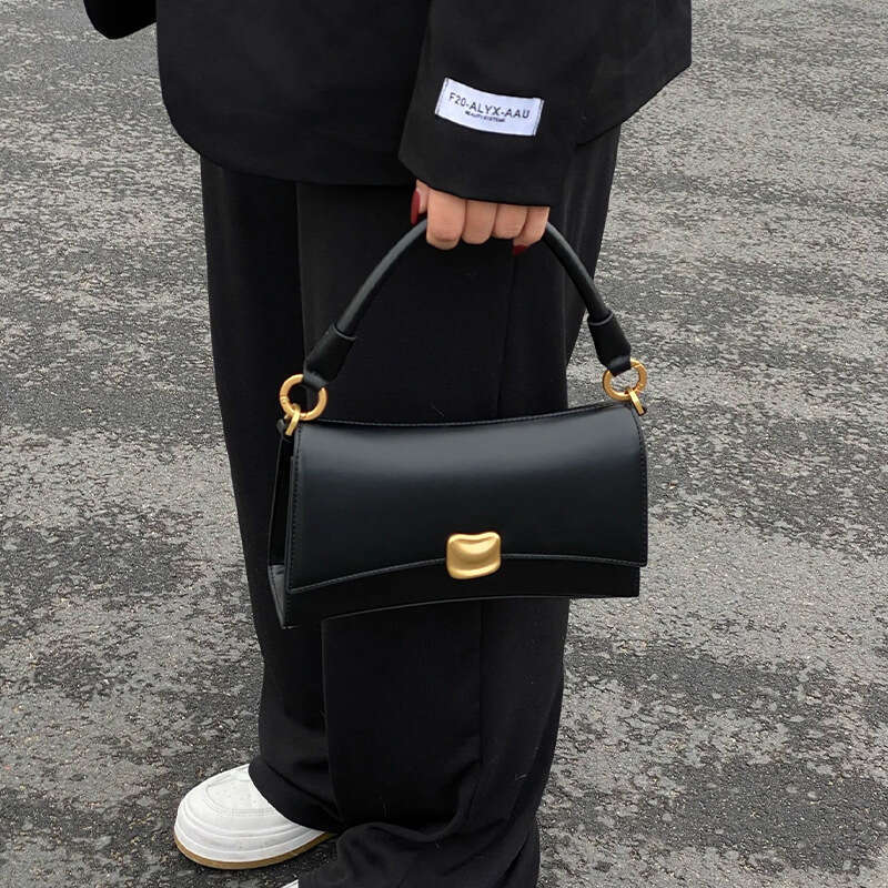 Black Underarm Baguette for Women 2025 New High-Quality Niche Handbag Trending Crossbody Bag Winter