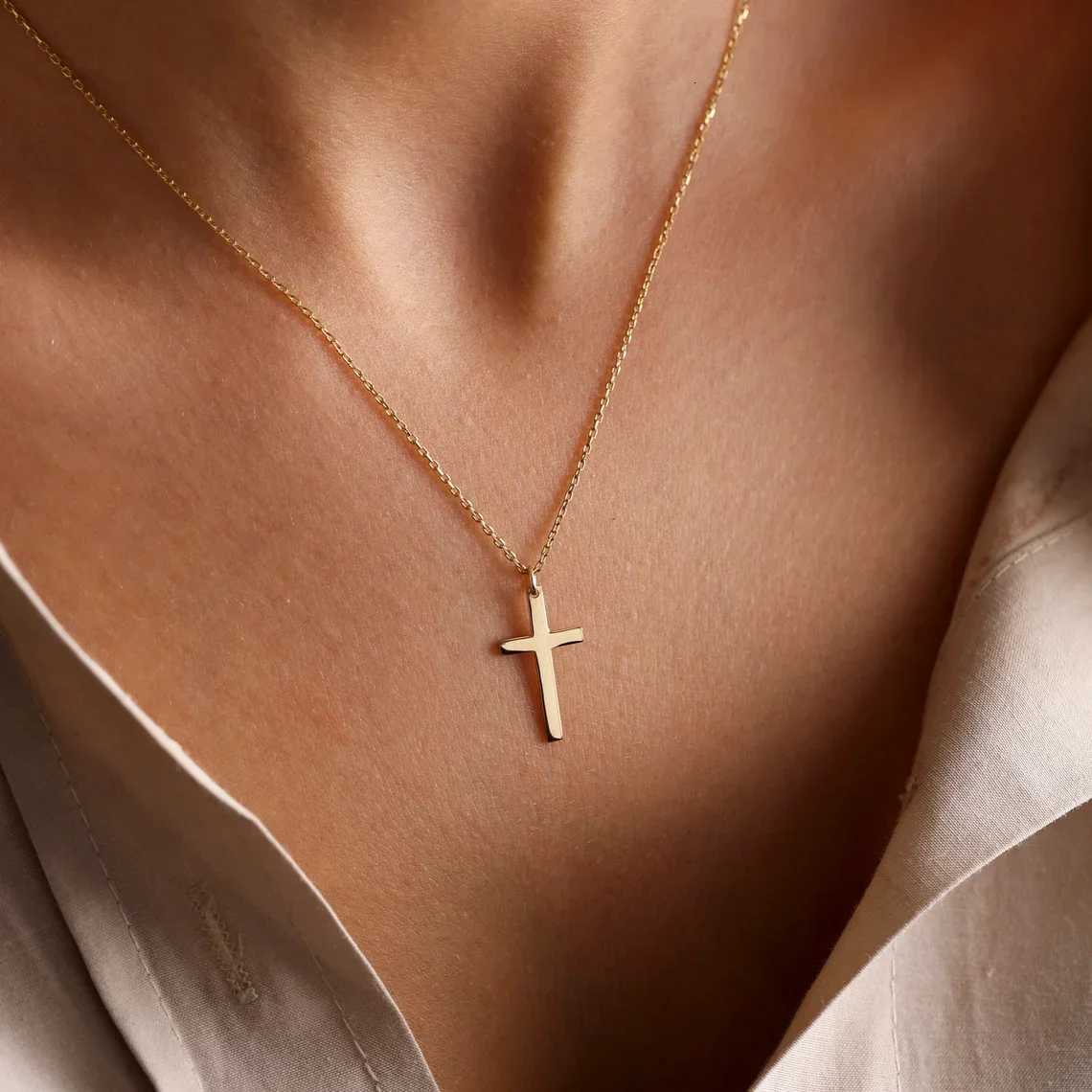 Stainl Steel Necklace Cross Pendant Necklace For Women Stainl Steel Chain Charm Necklace Cool Boys Girls Jewelry GiftXJ251024