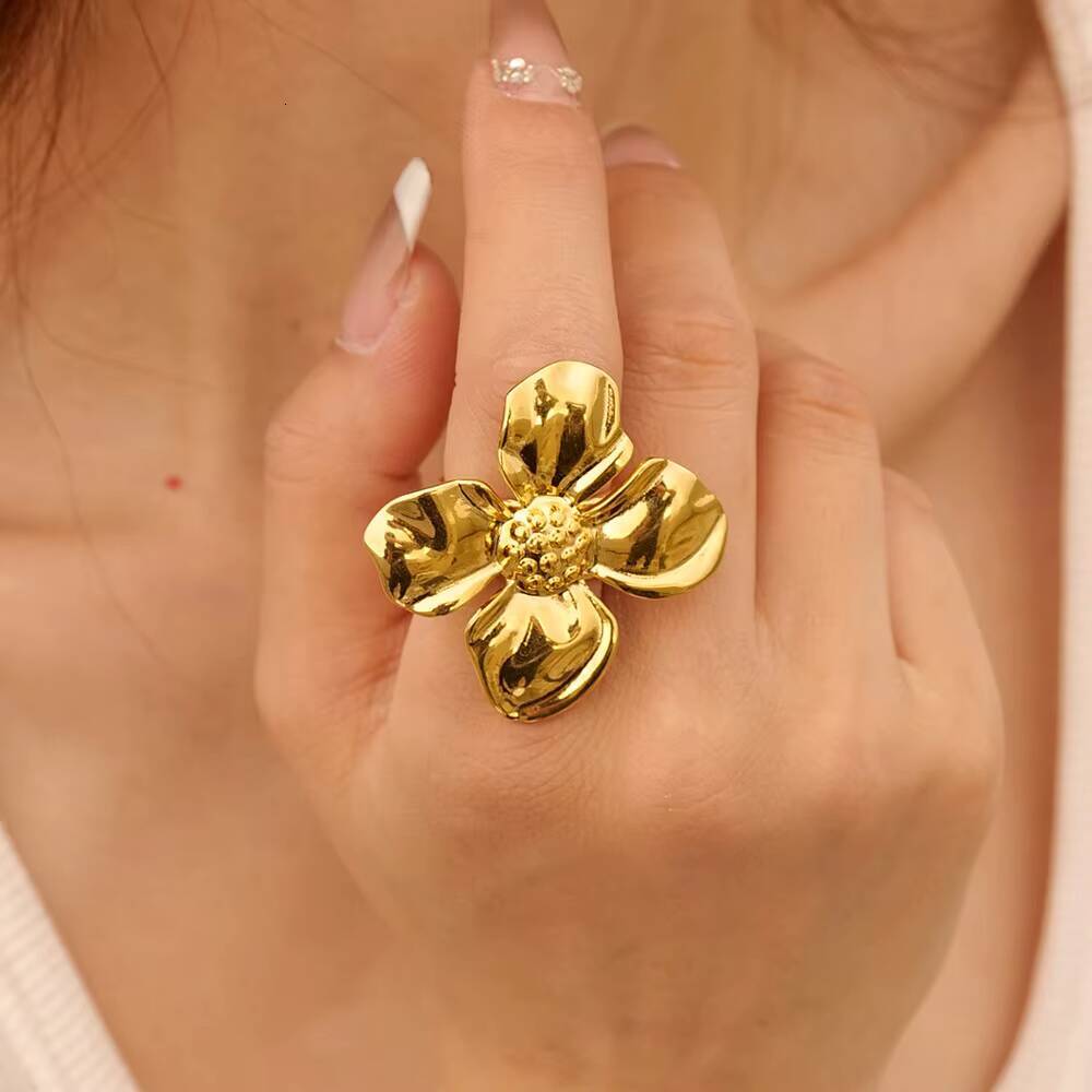 Factory Direct Sales Niche 18k Gold Stainless Steel 4 Flower Piece Petal Ring Fashion Jewelry