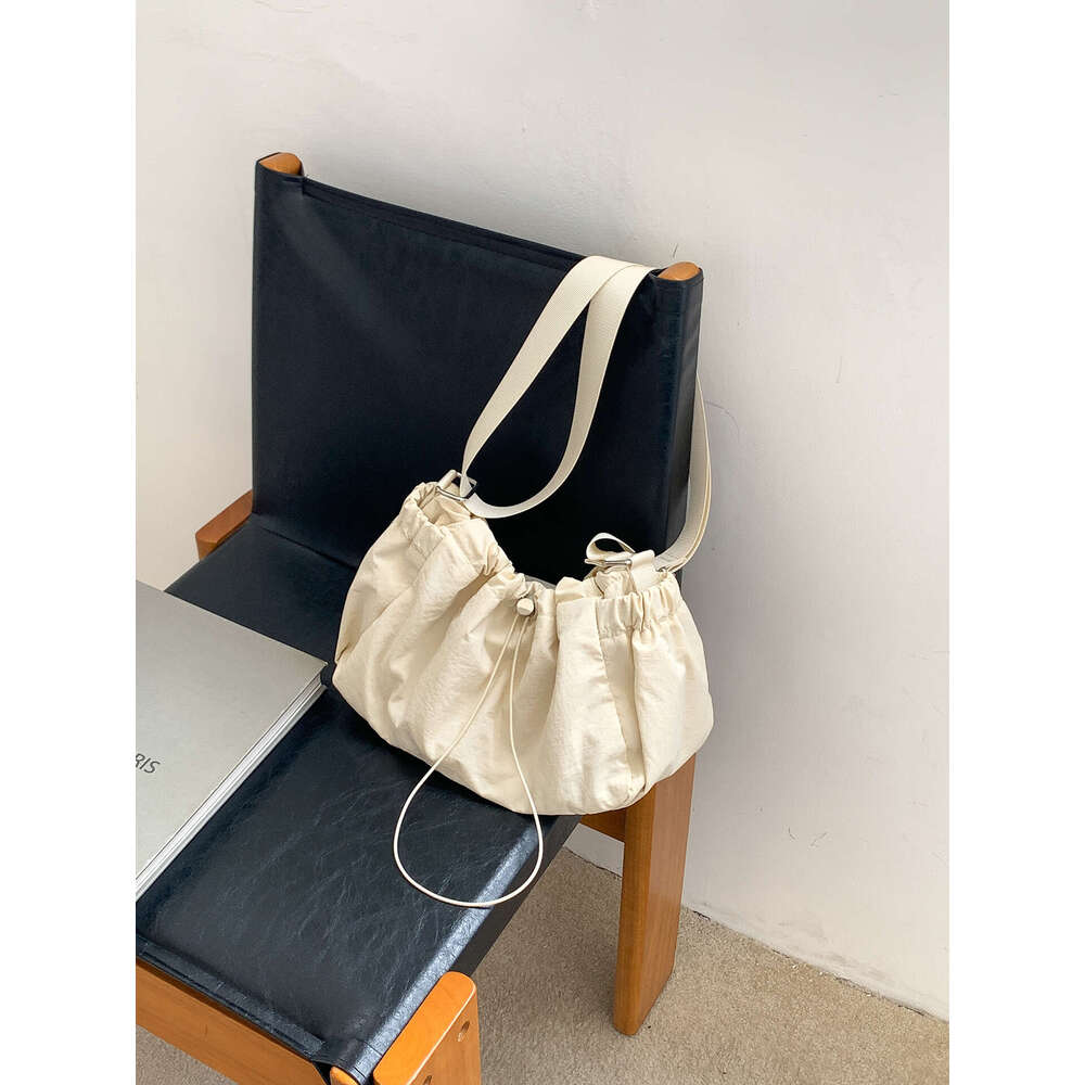 Nylon Pleated Drawstring Lightweight Casual New Single Shoulder Niche Design Sense Lazy Crossbody Bag For Women B5