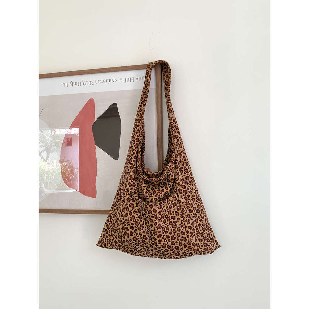 New Tote Bag For Women, High-End Feel, Trendy Personality, Large Capacity Commuter Casual Personality Leopard Print Shoulder Bag, Ins Style B5