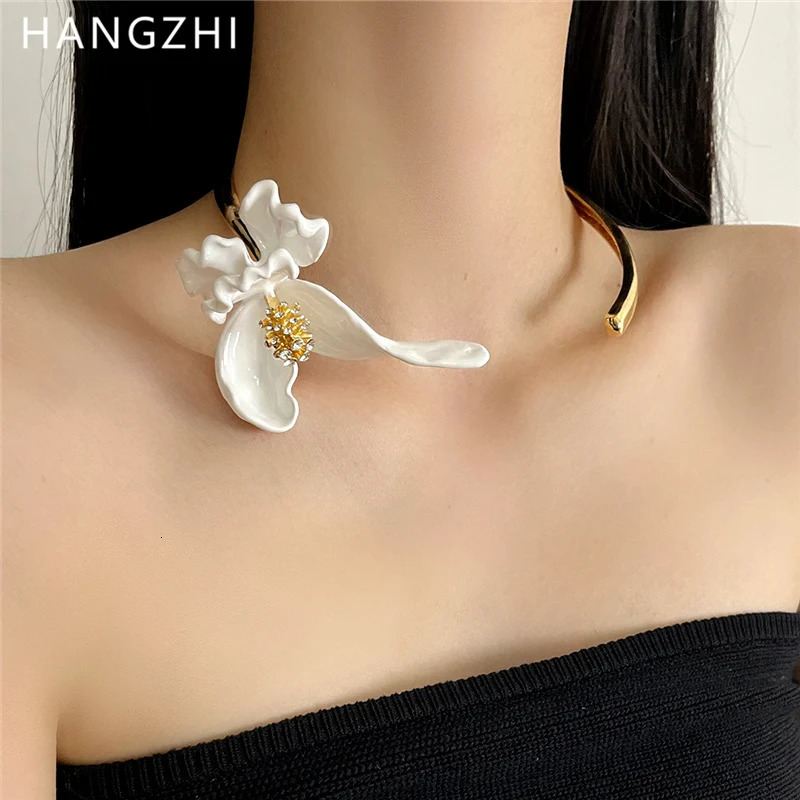 HangZhi Vintage Metal Enamel White Red Oriole Tail Flower Open Necklace Choker Collarbone Chain Y2K Charms Jewelry for Women 251016