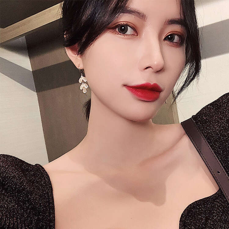 High-End Cat's Eye Stone Petal for Women, Exquisite Versatile Niche Design Korean Earrings, Elegant Internet Celebrity Drop Earrings