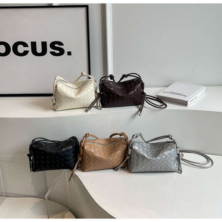 Designer Bags Niche Woven Bag For Women New Trend Versatile Crossbody Bag Soft Surface Quilted Shoulder Underarm Bag