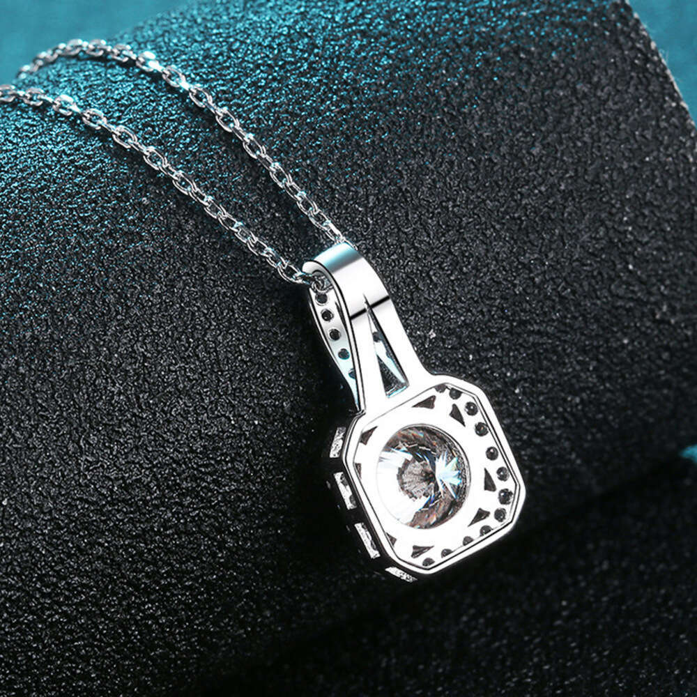 DHCollections-- Sterling Sier Plated PT950 Gold Four-Prong Women's Moissanite Necklace Sachet Pendant Clavicle Chain Straight