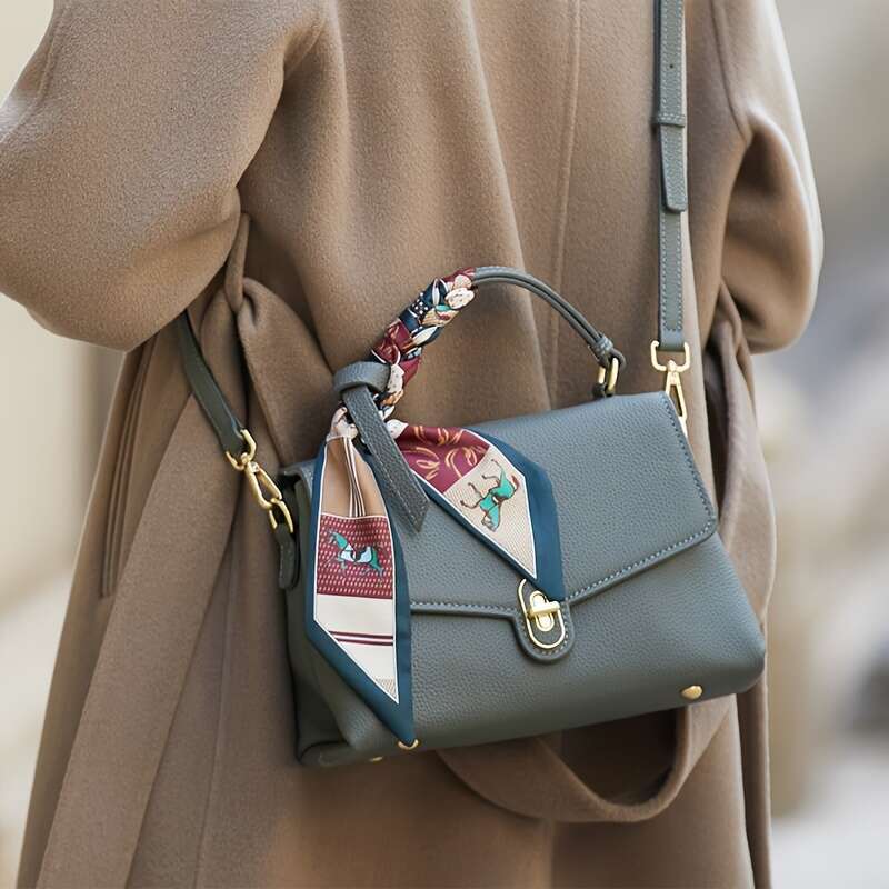 The 2025 New Stylish Versatile Top-Layer Cowhide Handbag Women Exudes A Sense Of , Perfect For Meeting Friends And Everyday Outings.