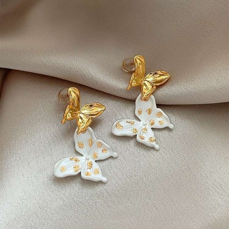 Elegant Butterfly for Women 2025 New Style Face-Slimming Studs Unique Niche Temperament Versatile Earrings