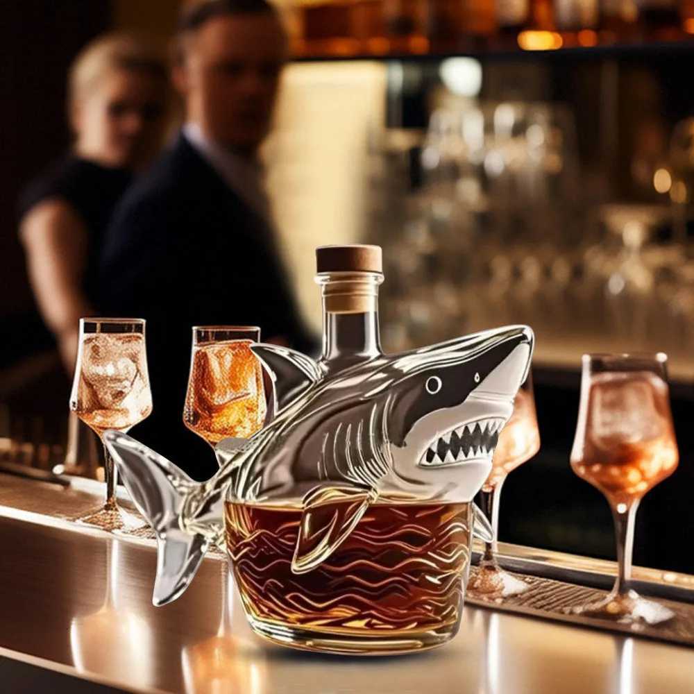 Creativity Jaws 50th Whiskey Bottle 320 Ml Shark Statue Wine Bottle 3D E Theme Statue Wine Decanter He Bar Y251024
