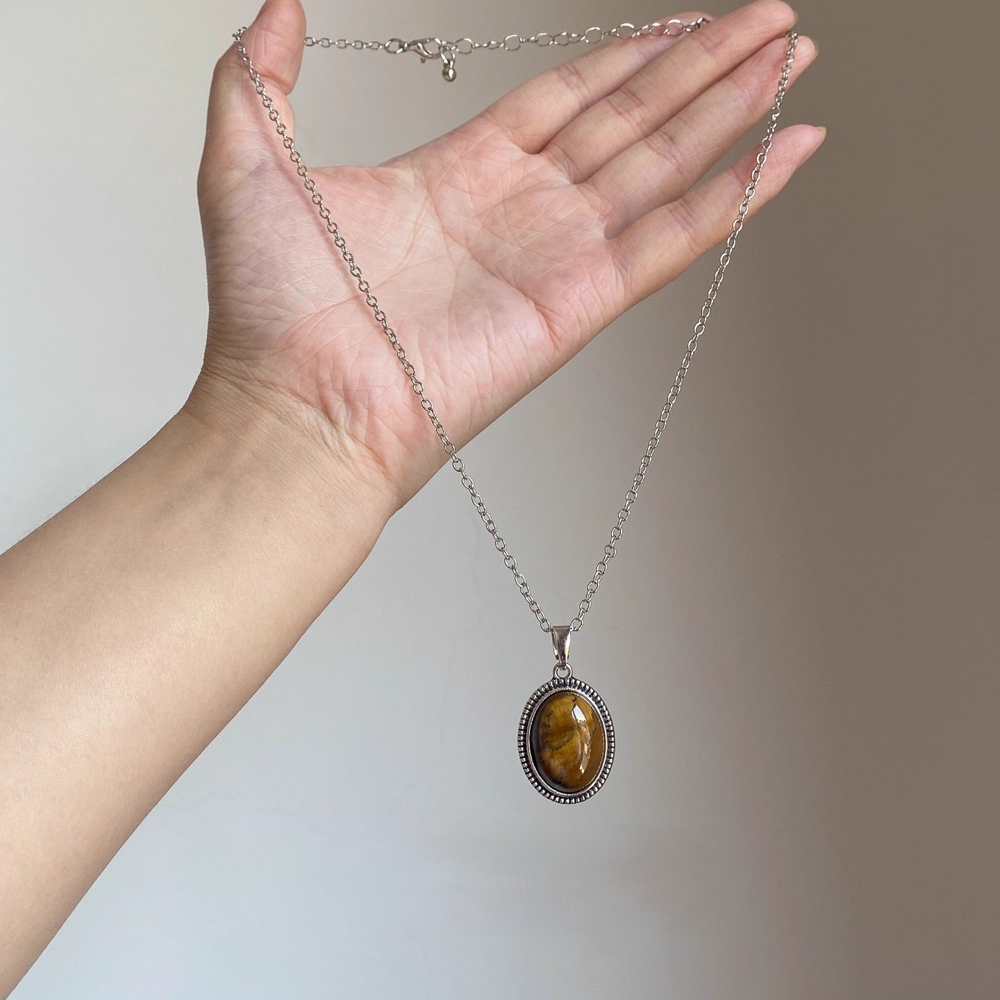 TaiYang 2025 New Maillard Style Tiger Eye Vintage Bezel-Set Oval Tigers Eye Pendant, Copper Statement Necklace for Women with Retro Luxe Appeal