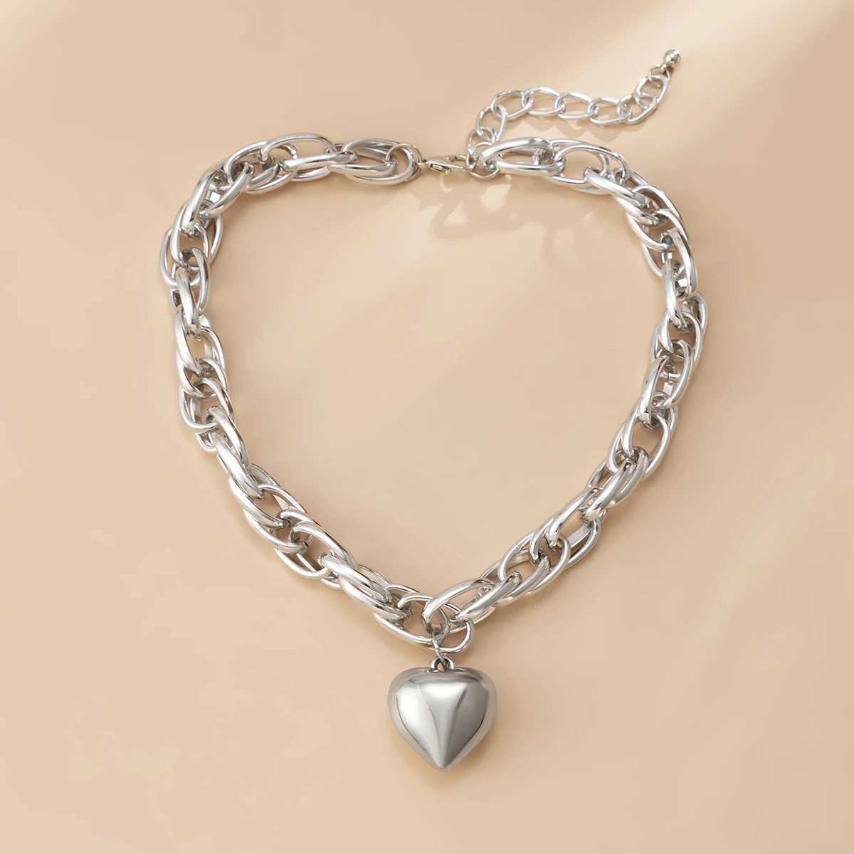 Hip Hop Thick Cross Chain With Heart Pendant Necklace for Women Chunky Short Choker Necklace Collar 2022 Fashion Jewelry on NeckXJ251024