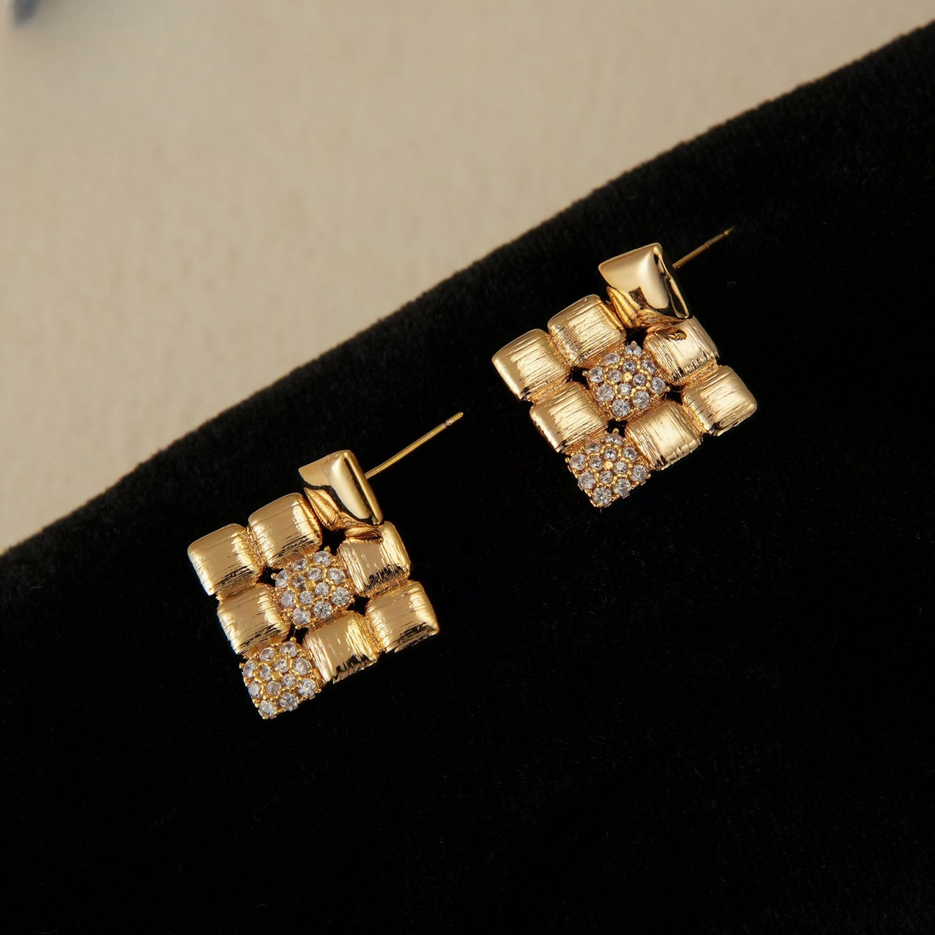 Gold earrings Elegant and minimalist earrings with diamond shaped square weaving and advanced geometric Designer earrings for women free shipping