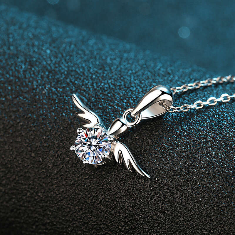 DHCollections-- S Sier Angel Necklace for Women Plated PT950 Inlaid with Moissanite Simulated Pendant Fashion Clavicle Chain