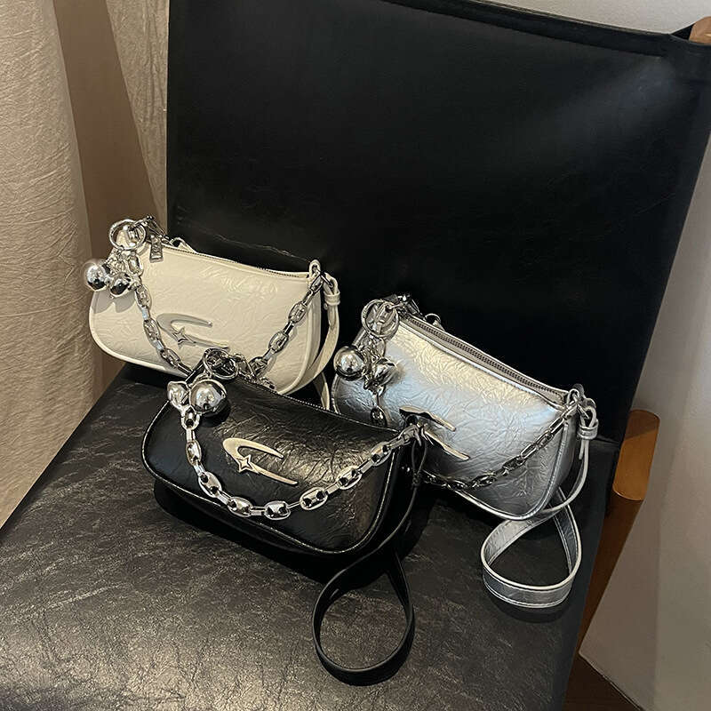 Exquisite Chain Decorated Crossbody Bag 2025 New High-Value Commuter Shoulder Strap 3D Handbag