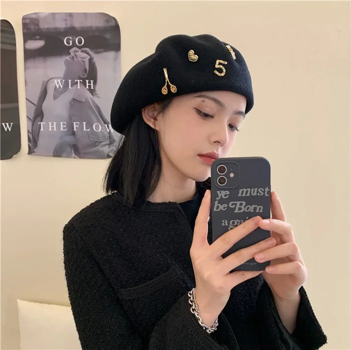Autumn Winter Cashmere Beret Women British Vintage Fashion Art Painter Hat Outdoor Warm Hat 251023
