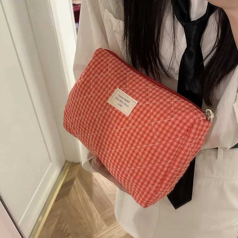 Large Capacity Cotton Makeup Bag Women Checkered Brushes Storage Bag Sweet Cute Travel Toiletry Bag Casual Ladies Soft OrganizerT251024