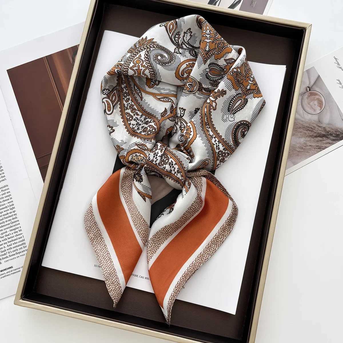 Luxury Paisley Print Shl Square Scarf for Wen Soft Satin Wrs Neckerchief Fem Hair Bands Ribbon band Bandana Y251024